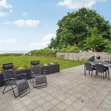 Feriehus Amazing In With Wifi Sjolund